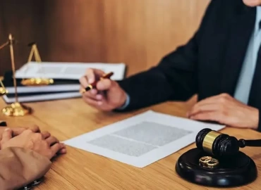 أهمية وجود محامي ومستشار قانوني